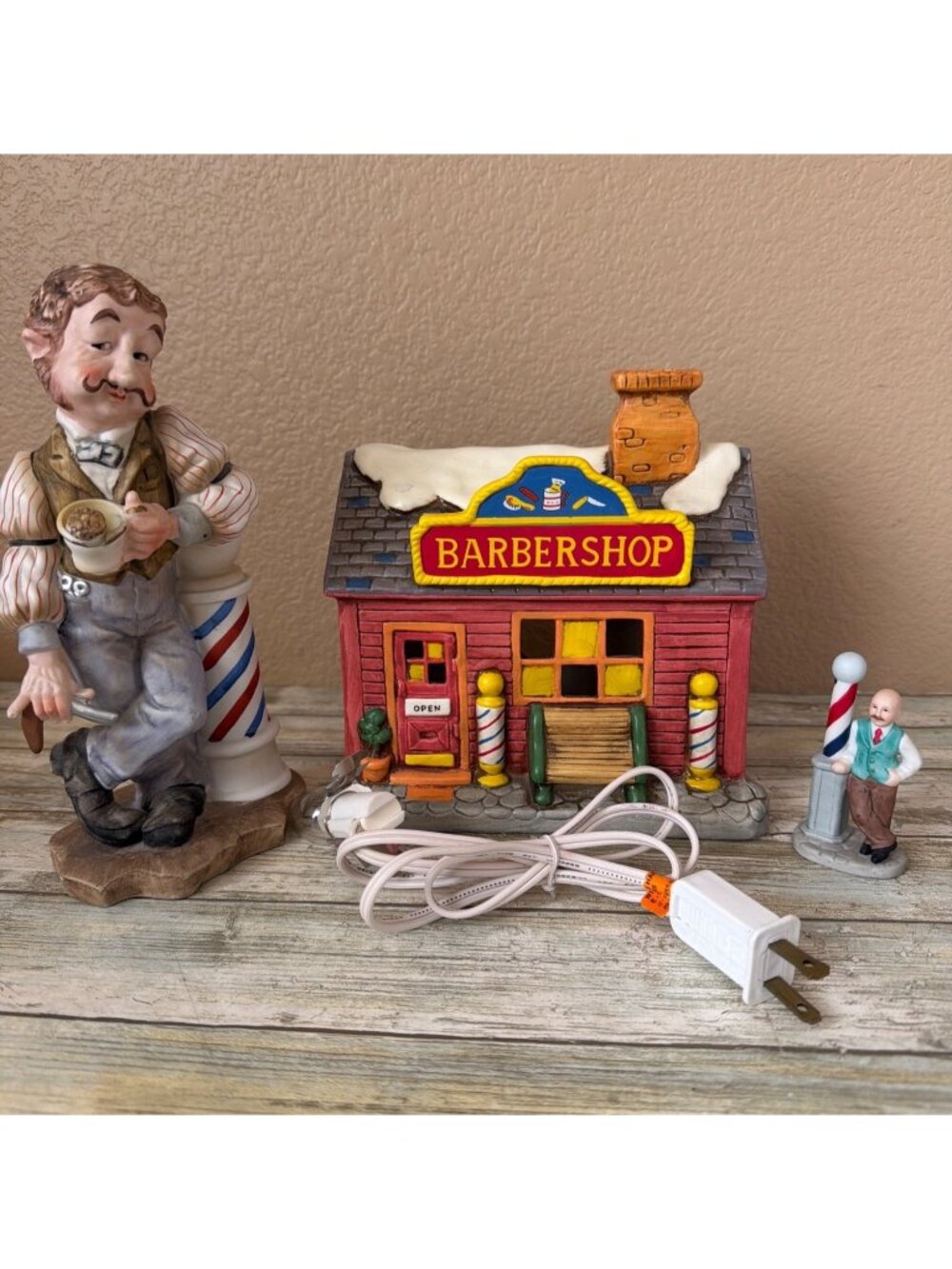 1988 Lefton Colonial Village Barbershop 06501 Lighted Bldg w/Cord + 2 Figurines